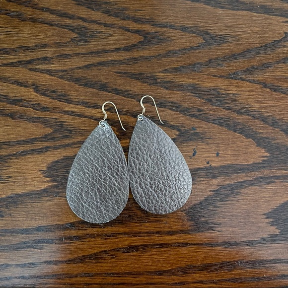 Lot of 6 Leather + Clay Earrings - Picture 5 of 7